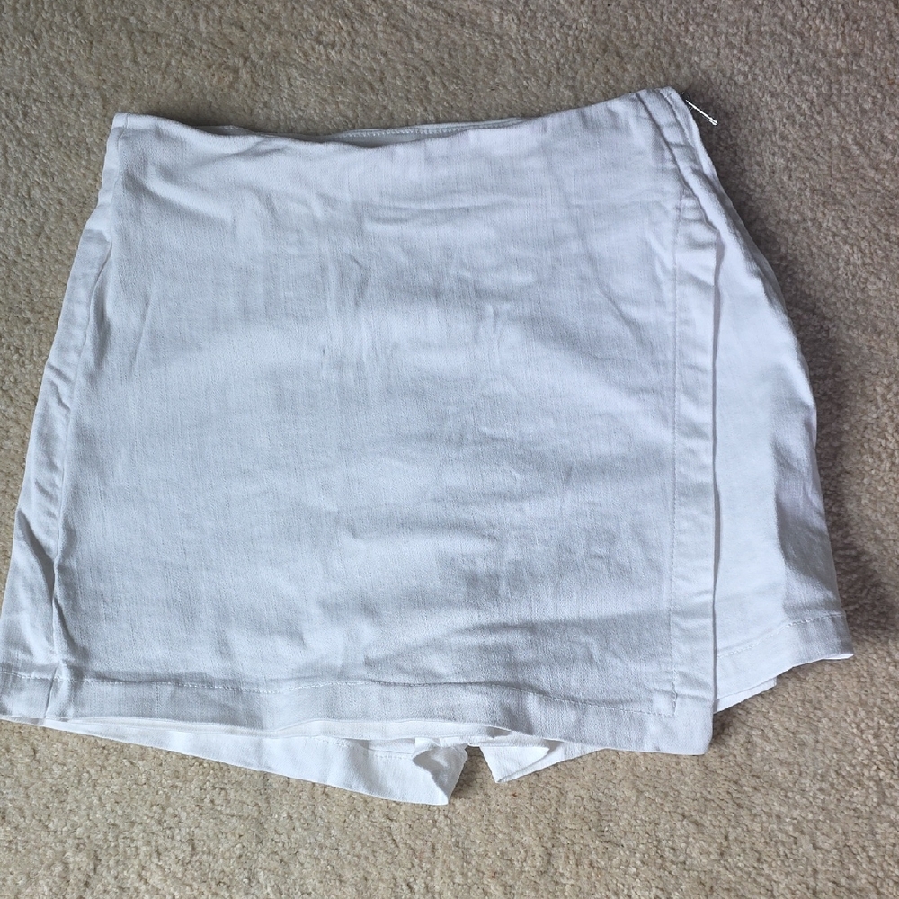Pink Lily Classic White Skort